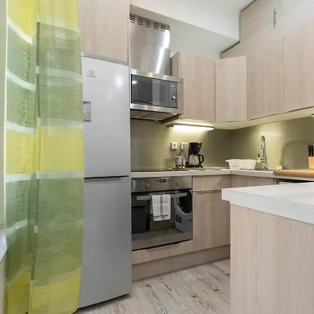 L32 Mozart 2 Bedrooms, Ac, Wifi, 10 Mins شقة *