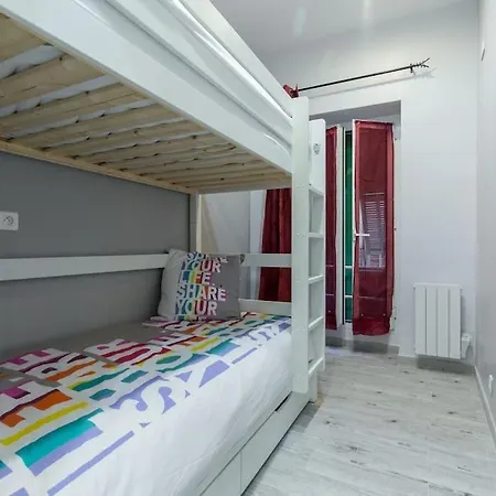 L32 Mozart 2 Bedrooms, Ac, Wifi, 10 Mins *